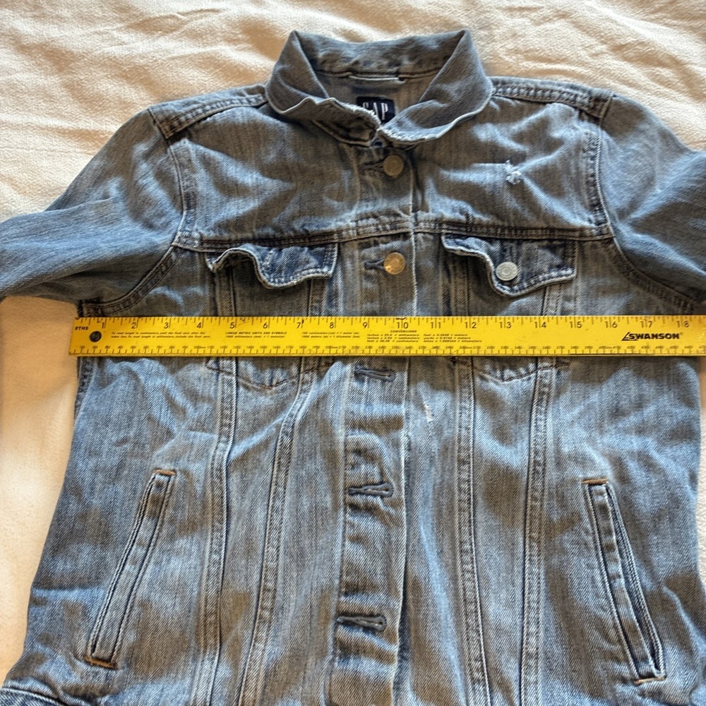 Gap Womens Denim Icon Jacket Medium Wash Blue Distressed Jean Jacket Small Model - Picture 3 of 16
